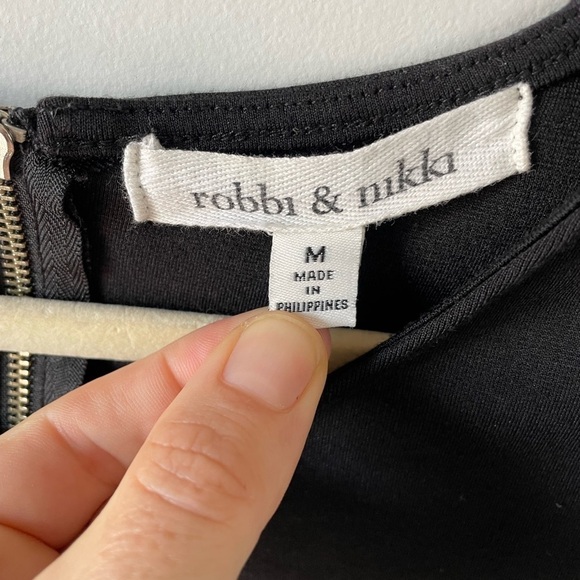 Robbi & Nikki, M, textured sleeveless skater dress - Picture 2 of 6